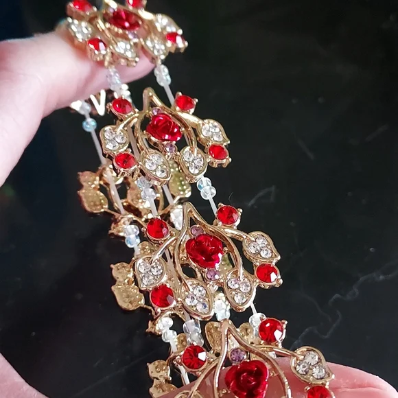 Rhinestones and Roses 🌹  goldtone bracelet,  vintage, EUC - Picture 6 of 9